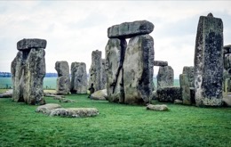 Stonehenge,-megalith,-prehistoric-monument,-Wiltshire,-Salisbury,-UNESCO,-world-heritage,-neolithic,-bronze-age,-stone-circle,-trilithons,-sarsen-stones,-bluestones,-solstice,-astronomy,-observatory,-temple,-rituals,-archaeology,-England,-druids,-ancient-civilization,-Tarek-Charara,-Kaleidos,-Kaleidos-images,-La-parole-à-limage,-heritage-photography,-visual-documentation,-archaeological-photography,-documentary-imagery,-cultural-photography